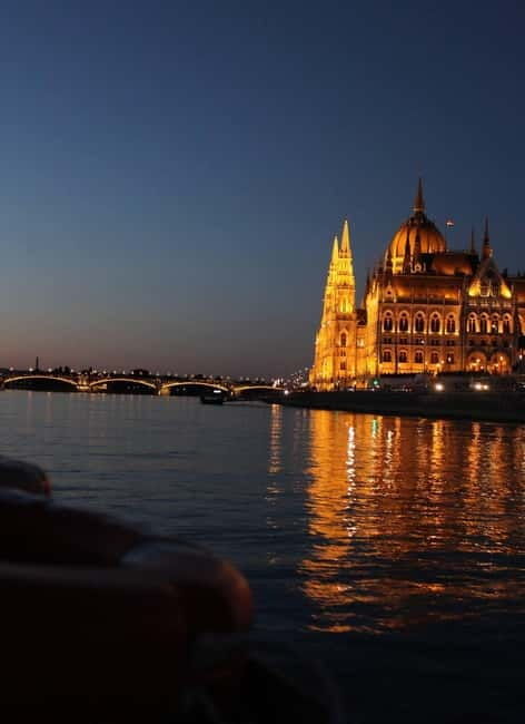 Budapest: Boat Cruise with Personal Guide and Drink - What Makes This Tour Stand Out