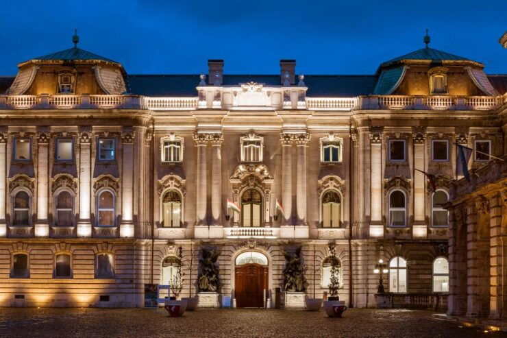Budapest: Buda Castle Walking Tour With Saint Stephen's Hall - Tour Details