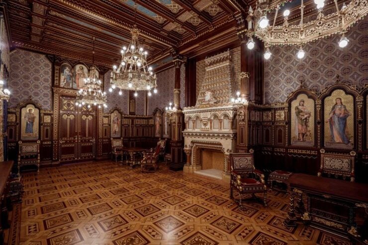 Budapest: Buda Castle Walking Tour With Saint Stephen's Hall - Tour Description