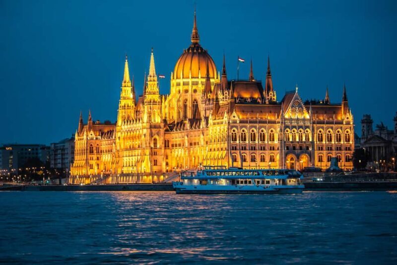 Budapest: By Night Sightseeing Cruise with Welcome Drink - Why This Cruise Works for Travelers