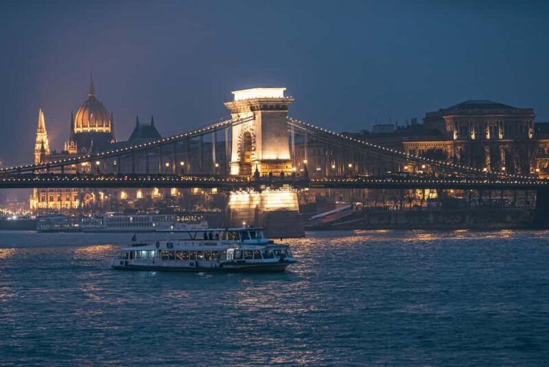 Budapest: By Night Sightseeing Cruise with Welcome Drink - FAQs