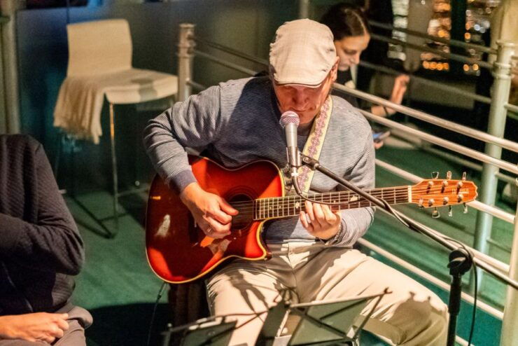 Budapest: Candlelit Dinner River Cruise With Live Music - Experience Highlights