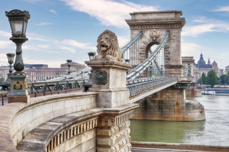 Budapest: Capture the Most Photogenic Spots With a Local - Insider Stories Behind Iconic Landmarks
