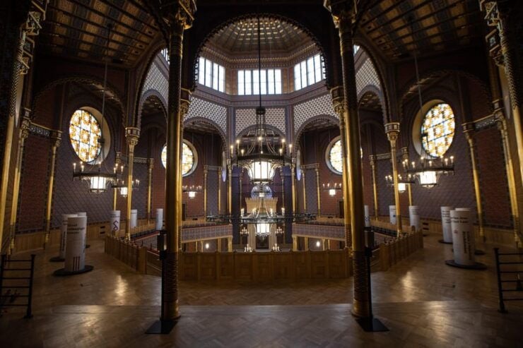 Budapest: Castle District and Jewish Quarter Walking Tour - Key Points
