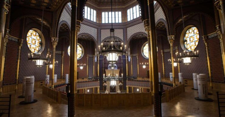 Budapest: Castle District and Jewish Quarter Walking Tour - Inclusions and Exclusions
