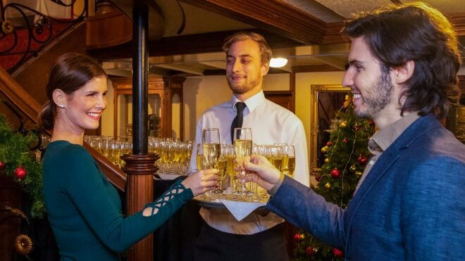 Budapest: Christmas and Holiday Danube Dinner Cruise - Scenic Highlights of the Cruise