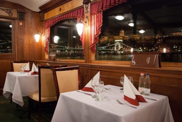 Budapest: Christmas and Holiday Danube Dinner Cruise - Customer Feedback and Ratings