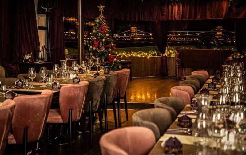 Budapest: Christmas Day Dinner Cruise with Live Piano Music - The Experience in Detail