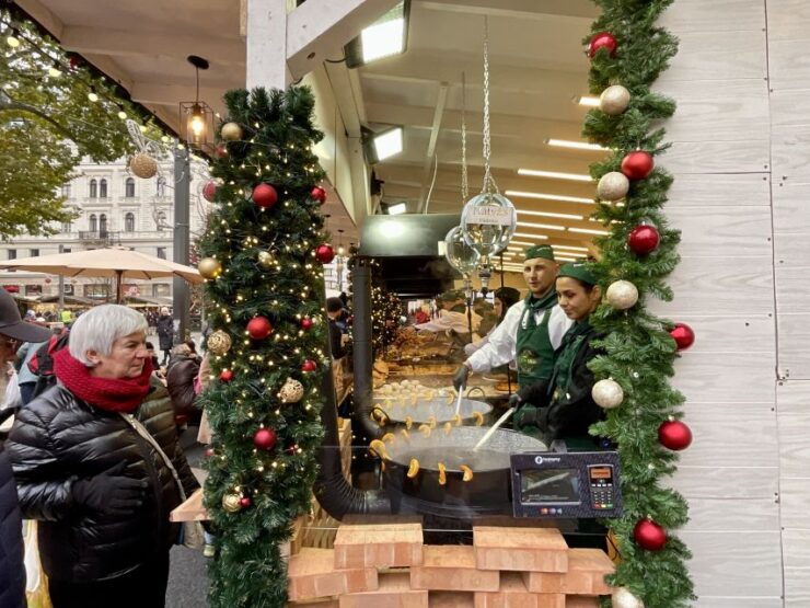 Budapest: Christmas Market Guided Walking Tour With Tastings - Experience Highlights and Tastings