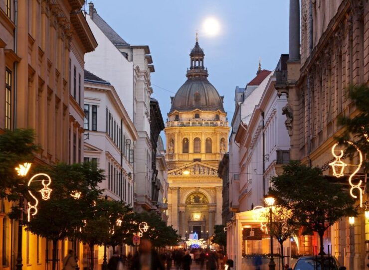 Budapest : Christmas Markets Festive Digital Game - Market Exploration