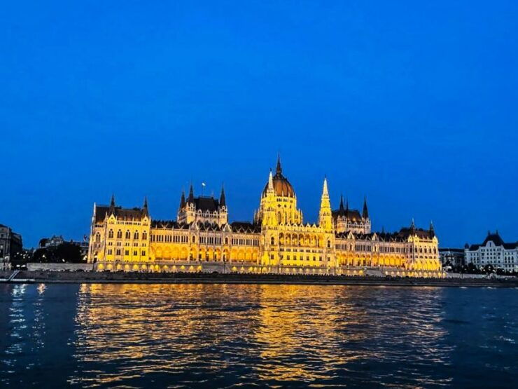 Budapest: City Highlights Cruise With Welcome Drink - Booking Information