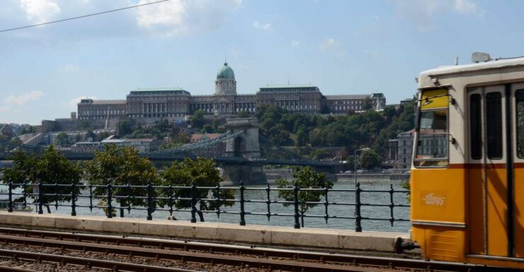 Budapest: City Highlights Guided Cycling and Walking Tour - Tour Duration and Guide Availability