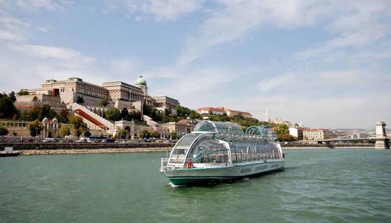 Budapest Cruise with Drink and Audio Guide (All-Day Departures) - Drinks, audio, and the pace on board
