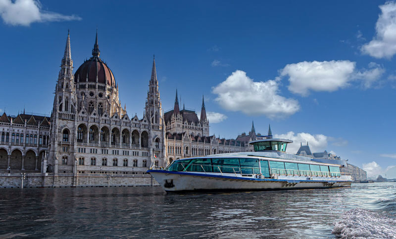 Budapest Cruise with Drink and Audio Guide (All-Day Departures) - Margaret Island and seasonal changes