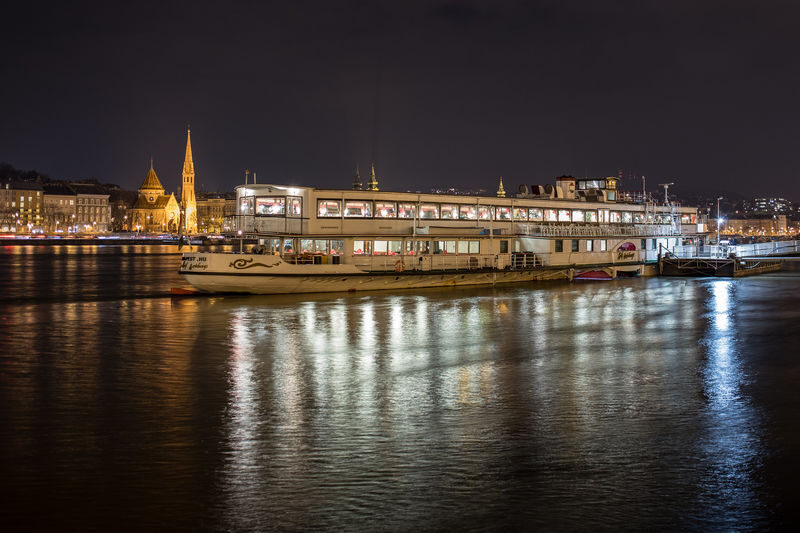 Budapest Cruise with Drinks and Live Music - Music, drinks and the different ticket options