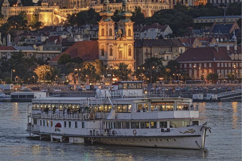 Budapest: Danube River Cruise with Goulash Soup & Lángos - Key points before you book