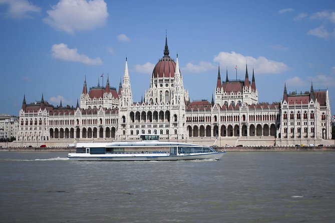 Budapest Danube Sightseeing Cruise With Drink and Audio Guide - Traveler Feedback and Recommendations