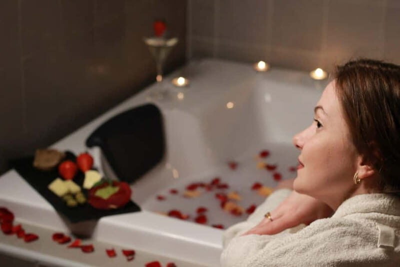 BUDAPEST, Day Spa : Couples Massage with Roses Bubble Bath - Is It Worth The Price?