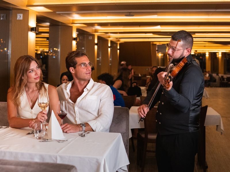 Budapest Dinner Cruise with Live Folk Music - A straightforward dock meeting, with little room for lateness