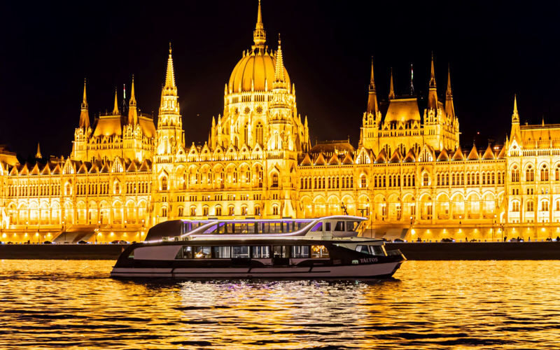 Budapest Dinner Cruise with Live Music - Two hours on the Danube, with dinner and city lights