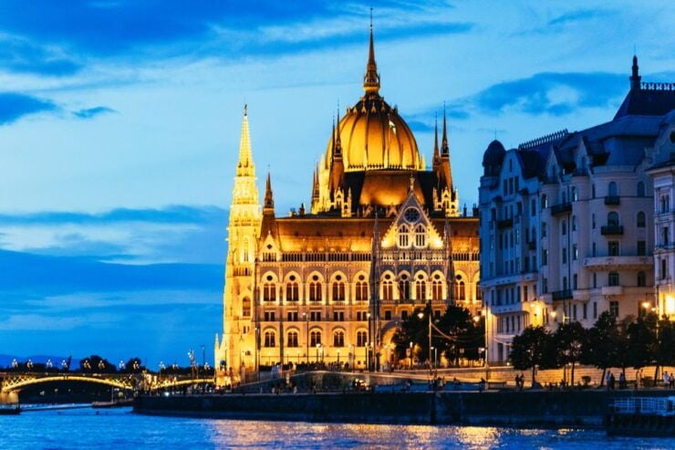 Budapest: Dinner Cruise With Operetta and Folk Show - Booking Details