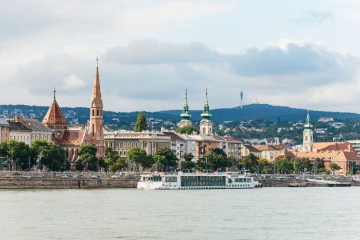 Budapest: Downtown Budapest Cocktail Cruise - The Sum Up