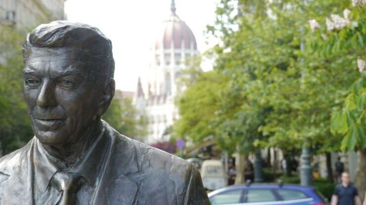 Budapest: Downtown Pest 3-Hour Historical Walking Tour - Experience Highlights