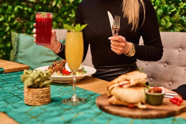 Budapest: Eggscuse Me? Brunch & Bistro's Bottomless Offer - Who Will Love This Experience?