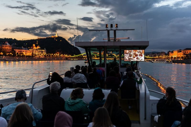 Budapest Evening Cruise with Drink & Audio Guide - Choosing the right seat and departure time