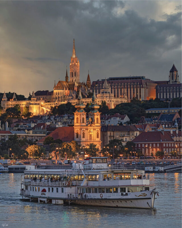 Budapest Evening Dinner Cruise with Folklore Show - Should you book the Budapest Evening Dinner Cruise?