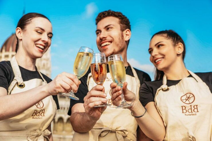 Budapest: Evening Sightseeing Cruise With Unlimited Prosecco - Activity Details