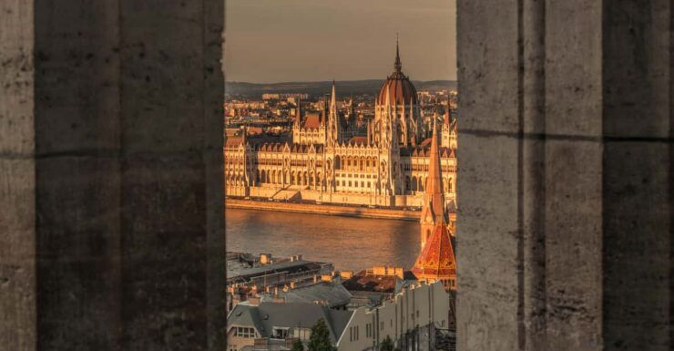 Budapest Exploration for Solo Travelers With Local Companion - Key Points