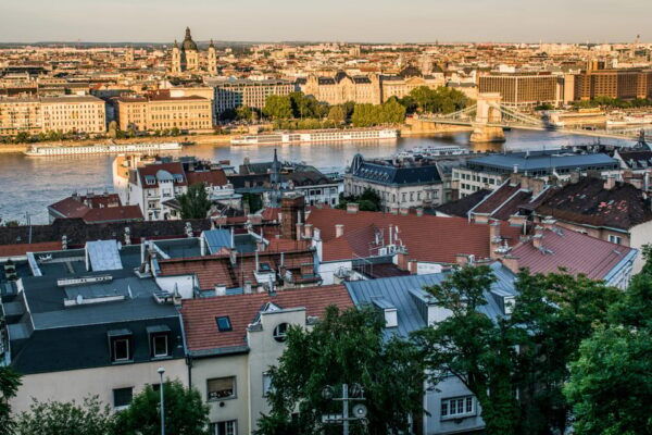 Budapest Exploration for Solo Travelers With Local Companion - Tips for Solo Travelers