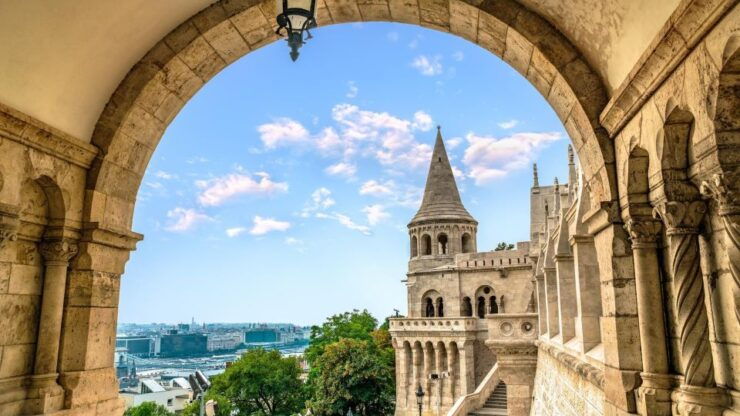 Budapest: Express Walk With a Local in 90 Minutes - Tour Duration and Guide Availability