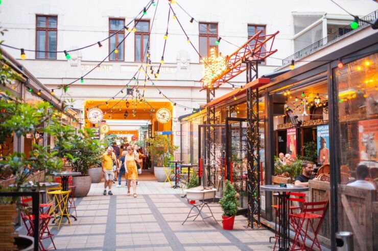 Budapest: Festive & Jewish Quarter Self-Guided Walking Tour - Tour Overview