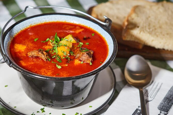 Budapest Film Tour and Movie Escape Room UNESCO Sites With Lunch - Accessibility and Dietary Options