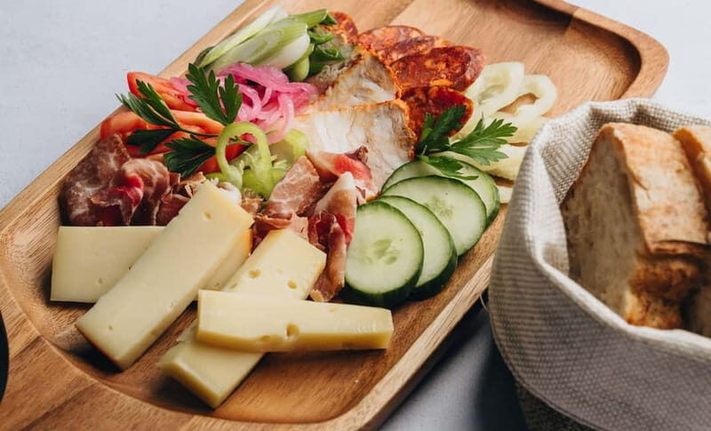 Budapest: Folklore Revue Dinner Show with Unlimited Drinks - What to Expect from the Experience