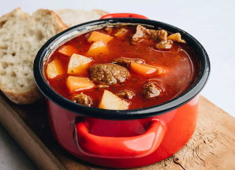 Budapest: Folklore Revue Dinner Show with Unlimited Drinks - Why This Experience Works