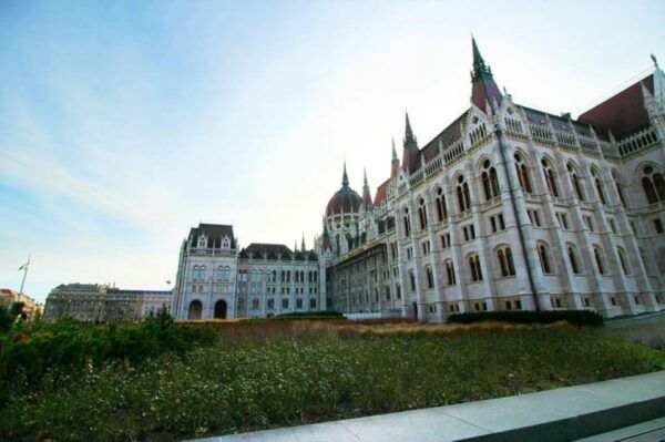 Budapest Full Day Car Tour With Guide - Language Options Available