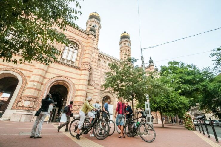 Budapest: Guided City Discovery Bike Tour - Experience Highlights