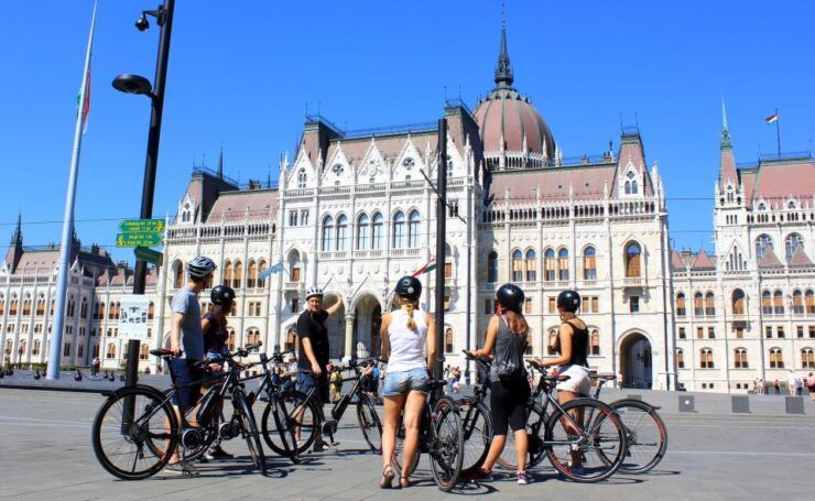 Budapest: Guided City Tour by E-Bike - Tour Experience