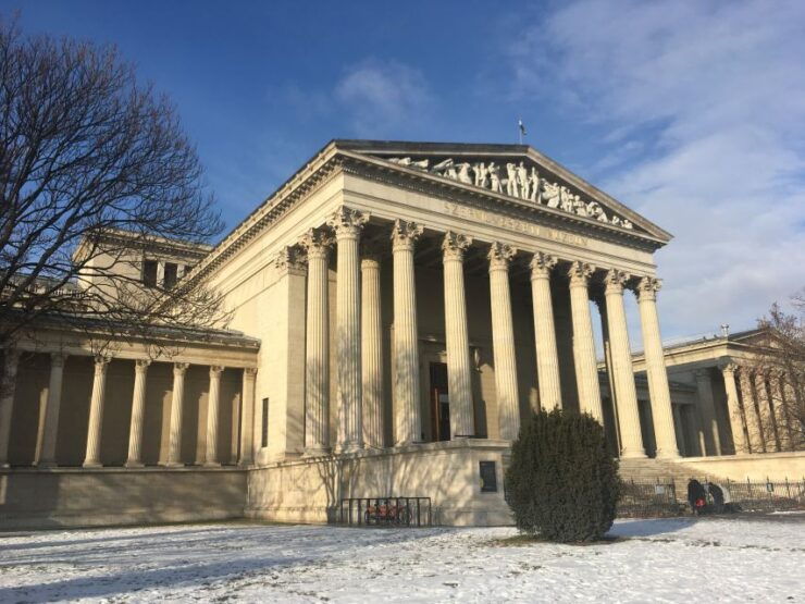 Budapest: Guided Walking Tour With a Local - Tour Experience