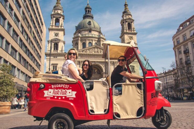 Budapest: Half-Day Exclusive Highlights Private Tour - Experience Highlights