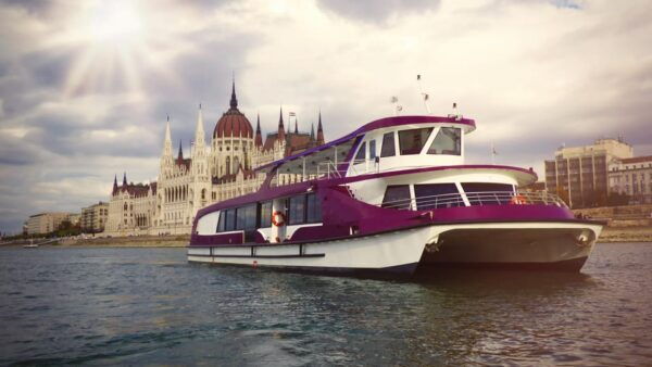 Budapest: Happy Hour Sightseeing Cruise - Booking Details