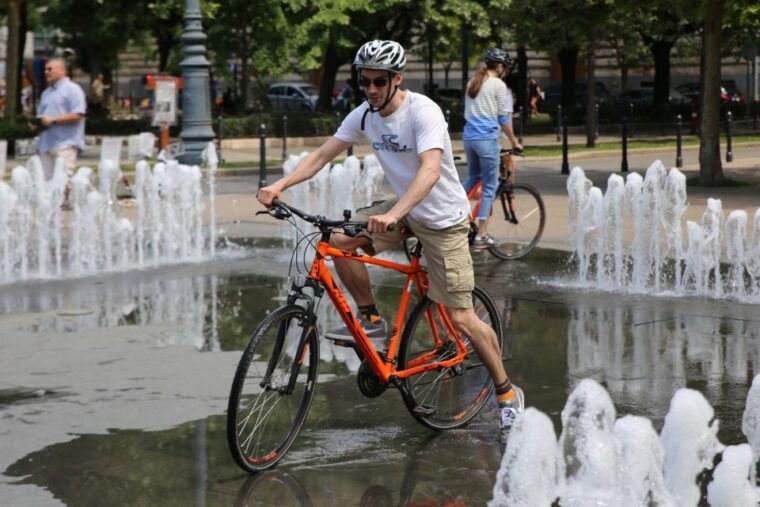 Budapest: Historic Downtown Bicycle Ride with Scenic Views - The Sum Up