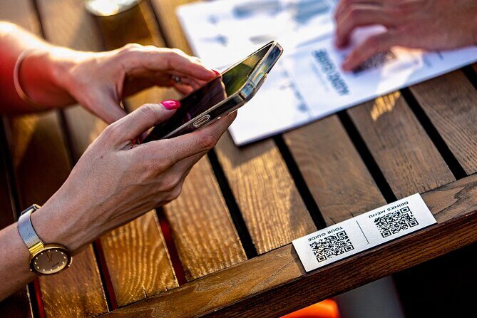 Budapest Historical Cruise with Welcome Frizzante & Audio Guide - Who Should Consider This Tour?