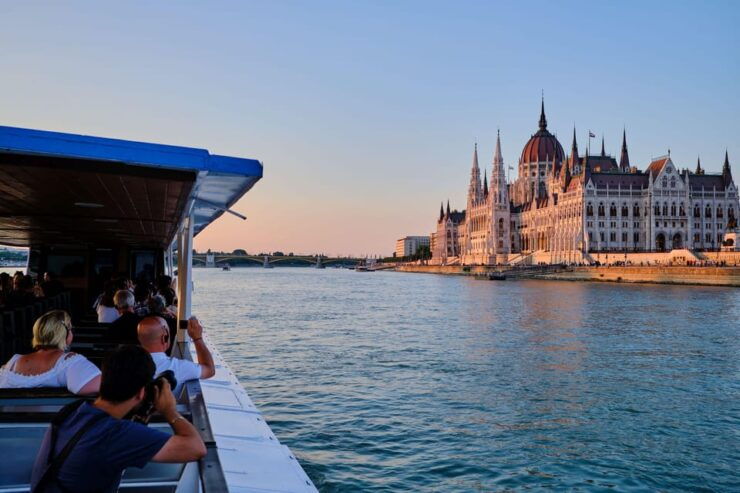 Budapest: Hop-On Hop-Off Day Time Cruise - Key Points