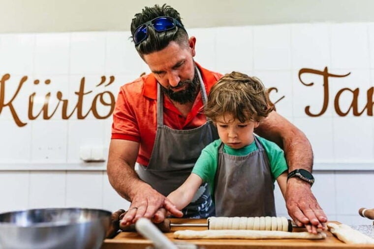 Budapest: Hungarian Chimney Cake Workshop in the City Center - Authentic Experiences and Guest Feedback