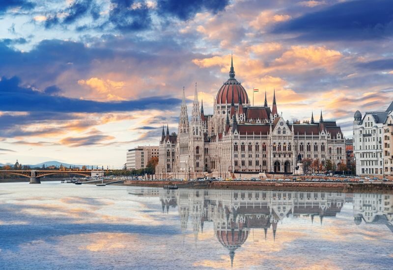 Budapest Iconic Sights & Riverside Stroll Tour - Parliament makes a grand starting point