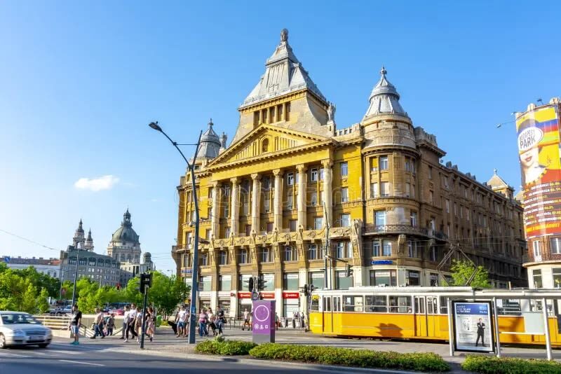 Budapest Iconic Sights & Riverside Stroll Tour - What the price covers, and what it does not